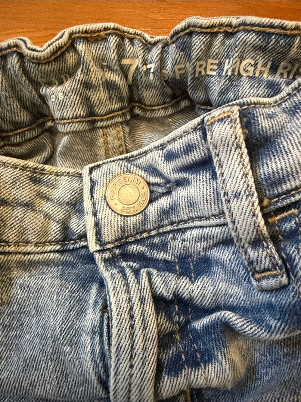 Gap kids size 7 70s flare high rise jeans Button front closure, adjustable waist